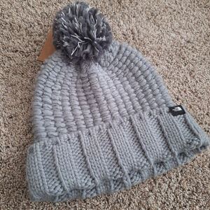 NWT The North Face Cozy Chunky Beanie Mid Grey Pom Hat Womens One Size Winter
